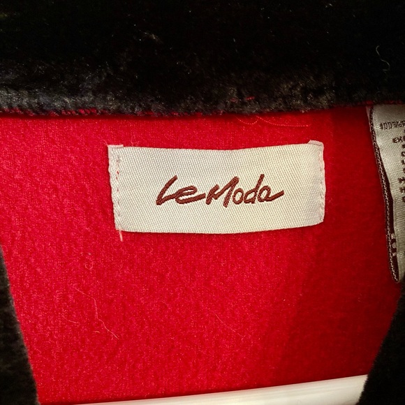 LeModa Cape - Picture 7 of 13